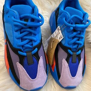 YEEZY BOOST 700 HI RESI BLUE size 5.5 men’s new